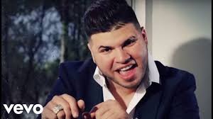 Carlos efrén reyes rosado, mejor conocido en el medio artístico como farruko, es un cantante y productor puertorriqueño. Farruko Besas Tan Bien 2013 Imvdb