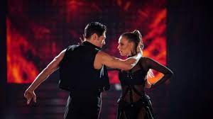 Hat laura müller 19 bei let s dance eine gute figur gemacht. Let S Dance Folge 3 Sensation Auf Dem Tanzparkett Laura Muller Knackt Llambi News De