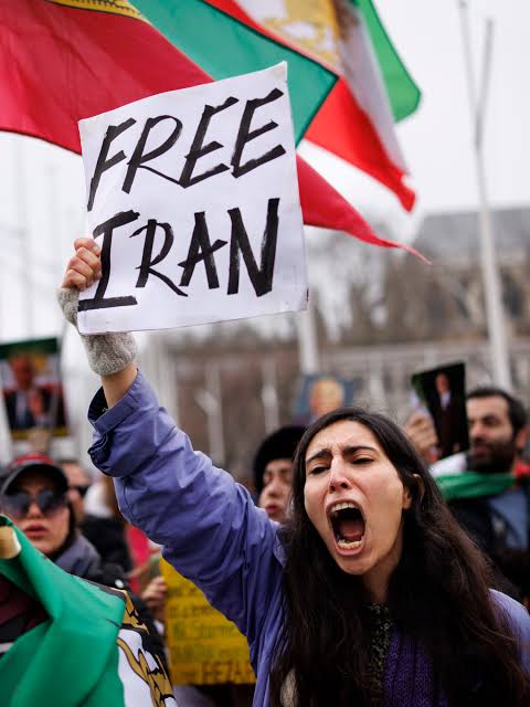 Iran Diaspora Divided: London Protests Over Iran-US-Israel Conflict