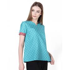 Pakaian dicirikan oleh kerah berdiri, membuka sisi kanan, pas pinggang, dan tergelincir bawah, yang sepenuhnya dapat memicu. 45 Model Baju Batik Kerja Wanita Kombinasi Terbaru 2020
