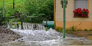 Pluies diluviennes et inondations ont frappé l'allemagne, où les crues ont provoqué une catastrophe sans précédent depuis plus de deux décennies Zh Qsmhvhdd40m