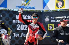 The track was written by monika kuszyńska and jakub raczyński and was produced by rafał stępień. Restart Sezonu Na Podiach W Wykonaniu Graften Motorsport Motogp Pl