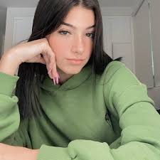 Charli d'amelio is enjoying a beach vacation in the bahamas right now, but that doesn't mean she's taking a break for serving looks. Charli D Amelio Reveals She S Struggling With An Eating Disorder E Online Uk