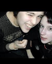 Ella Blixts keramik 2001 + alien she 2002 + Bästa jullåten 2018, dvs  December Friends av ELLA BLIXT. Lyssna genast på den. När jag orkar nån dag  ska jag fixa så ni