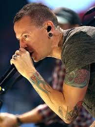 FOTO Pozrite na najstaršieho syna zosnulého speváka Linkin Park: Mrazivá  podobnosť s Chesterom