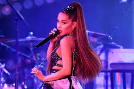 ظهرت المغنية الأمريكية أريانا جراندي ariana grande بتسريحة ذيل الحصان في حفل زفافها، الذي أعلنت عن الصور الخاصة به مؤخراً عبر حسابها الشخصي على موقع انستقرام، رغم إقامته قبل أسبوعين، أريانا جراندي ariana grande. Ariana Grande Biography Net Worth Height Weight Age Size Albums