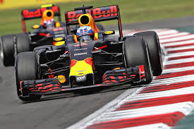 Here, sportsmail takes a closer look at the roles in the. Here S What Happens In A Matter Of Seconds During A Formula 1 Pit Stop Industry Tap