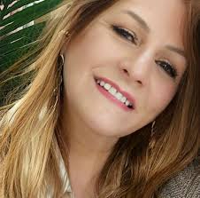 Depois de dar vida a Sofia em Belmonte, é agora Isabel Herédia em Jardins  Proibidos. Falamos da atriz Manuela Couto, que faz hoje anos :) Aqui na  #TVI desejamos-lhe um feliz aniversário.