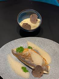 Repas De Fetes Filet De Bar Roti Sur Peau Sauce Champagne Puree De Pommes De Terre Au Diamant Noir Cote Brest