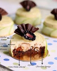 Lychee And Pistachio Mousse Cake Postres Gourmet Postres Individuales Bocadillos Dulces