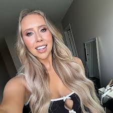 Abby Saylor's Instagram, Twitter & Facebook