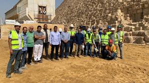 ويعتبر مشروع نقل مركب الملك خوفو واحدًا من أهم المشروعات التي يقوم بها المتحف المصري الكبير، والتى تهدف إلى الحفاظ على أكبر وأقدم وأهم أثر عضوي في التاريخ. ÙˆØ²ÙŠØ±ÙŠ Ø§Ù„Ø£Ù…ÙŠÙ† Ø§Ù„Ø¹Ø§Ù… Ù„Ù„Ù…Ø¬Ù„Ø³ Ø§Ù„Ø£Ø¹Ù„Ù‰ Ù„Ù„Ø¢Ø«Ø§Ø± ÙŠØªÙÙ‚Ø¯ Ù…Ø´Ø±ÙˆØ¹ÙŠ Ù…Ø±ÙƒØ¨ Ø®ÙˆÙÙˆ Ø§Ù„Ø£ÙˆÙ„Ù‰ ÙˆØ§Ù„Ø«Ø§Ù†ÙŠØ© Ø¨Ø£Ù‡Ø±Ø§Ù…Ø§Øª Ø§Ù„Ø¬ÙŠØ²Ø© ÙˆØ·Ù†Ù‰