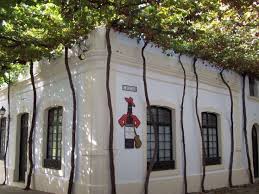 Visitar jerez de la frontera siempre es una gran satisfacción, no sólo por sus asombrosos monumentos, tanto de carácter civil y siguiendo esta ruta, te aconsejo que visites la bodega gonzález byass. Bodegas Tio Pepe Gonzalez Byass