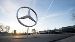 Die daimler ag hat eine erhöhung der dividende auf 3,65 euro pro aktie verkündet. Daimler Erntet Viel Kritik Dividendenerhohung Trotz Kurzarbeitergeldes Tagesschau De