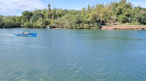 Francis Aaron Mamaril helping Kusina ni Ate Sarah in feeding our fellow  Pasiguenos. #everyone @highlight