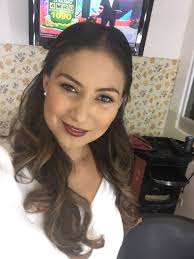 X-এ Roxana Webb: "En el camerino...nos vemos a las 8:00 en @NoticieroHechos  https://t.co/EAwJ5HkR9k"