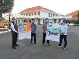 Jika dipasang pada baliho, maka media pembuat poster tersebut adalah. Jika Dipasang Pada Baliho Maka Media Pembuat Poster Tersebut Adalah Lukisan