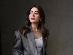 32-летняя Эсхакзай показала младшую на семь лет сестру и рассказала, какие  отношения у них сложились