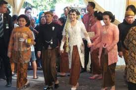 Dalam setiap kesempatan, menantu presiden jokowi itu selalu mencuri perhatian termasuk saat melahirkan anak keduanya. Pernikahan Gibran Rakabuming Raka Dan Selvi Ananda Elegan Dan Sederhana