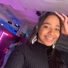 Doris Espinal's Instagram, Twitter & Facebook