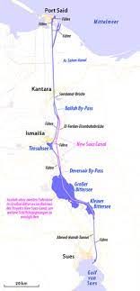 Het suezkanaal (qanâ el suweis) is een 193 km lang kanaal in de landengte van suez in egypte, geopend in 1869.het verbindt port said (bûr sa' îd) aan de middellandse zee en suez aan de rode zee en begrenst het schiereiland sinaï, dat ten oosten ervan ligt.het is tevens de scheiding tussen afrika en azië. File Karte Suezkanal Png Wikimedia Commons
