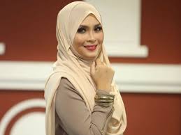 Mengapa rindumu padaku tak sebesar rasa sayangku padamu mengapa cintamu padaku tak bisa seluas lautan baca juga lirik lagu memori. Siti Nordiana Pertaruh Terus Mencintai