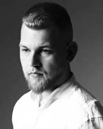 Во спомен на Андреј, бендот ДНК и сите настрадани во Кочани U strašnoj  tragediji koja je pogodila Makedoniju, odnosno Kočane, grad sa nešto više  od 20 000 stanovnika u istočnom dijelu države,