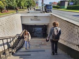 Включает в себя расстояние напрямую, авиа. Valery Korneev ×'×˜×•×•×™×˜×¨ U Vhoda Na Stanciyu Metro Kantemirovskaya Prikleeny Raspechatki S Foto Coya U Vhoda Na Stanciyu Metro Kantemirovskaya