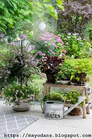 Sommerdeko Im Wintergarten Bzw Auf Der Terrasse Und Ein Diy Fur Lampions Mit Blumen Sommerdeko Garten Topfgarten