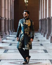 Superstar actor of bollywood ranveer singh always leaves his fans amazed by his dressing style and rocking acting. Top Ranveer Singh Outfits We Loved And Where To Buy Them