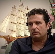 Francesco schettino (captain on costa concordia) on why he left the costa concordia before everyone had gotten onto a lifeboat. Costa Concordia Kapitan Schettino Ruft Opfer Familie An Welt