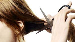 Ma se ci tagliassimo anche i capelli con le forbici, che non sarebbero gli stessi di . Poche Semplici Mosse Per Accorciare I Capelli Da Soli