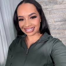 What are safe neighborhoods in Da Nang for families with small children  near the beach?