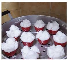 Untuk membuat sajian kue apem semakin spesial biasanya diberi bahan tamabahan yakni taburan kelapa parut di atasnya. Food Lifestyle Education Parenting Diy Cararesepi