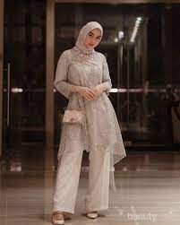 Bingung cari model baju kondangan yang cocok? Inspirasi Seragam Bridesmaid Dengan Celana 2020
