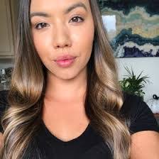 Lisa Galli's Instagram, Twitter & Facebook