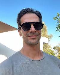 Barney Lewis (@barnabylewis) • Instagram photos and videos