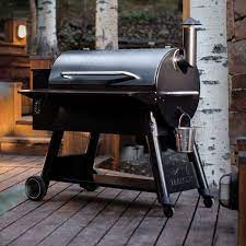 Traeger Grilling The Wood Fired Way How A Traeger Grill Works Tips Hayneedle Pellet Bbq Wood Pellet Grills Cleaning Bbq Grill