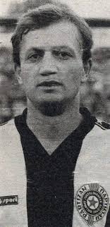 MILAN BABIC Milan Babić (srpska ćirilica: Milan Babić; rođen 5. avgusta  1955.) je bivši srpski profesionalni fudbaler koji je igrao za tri najveća  srpska kluba; Crvenu zvezdu, Partizan i Vojvodinu. Karijera Rođen