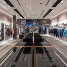 Lo store ospita un'area apple shop, è facilmente raggiungibile anche con i mezzi pubblici e dispone di un ampio parcheggio coperto e scoperto. Map Search