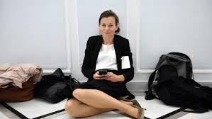Teraz kandydaturę staroń musi jeszcze zatwierdzić senat, gdzie niewielką większość ma opozycja. Kandydatka Na Rzecznika Praw Obywatelskich Czekala Na Darmo Na Sejmowej Podlodze
