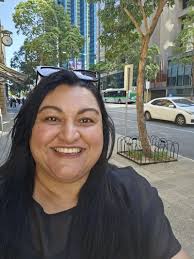 So, I made it to📍Perth CBD. Trying to locate a building, I'm lost 😂 It's  sunny and thankful there's a breeze!🚶🏽‍♀️🎒 P.S, I'm really out here,  trying my best to live my