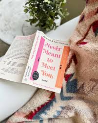 Cozy read + cozy blanket = fall perfection 🍂 It's finally cold out! And I  am here for it 🙌🏻 Check out my stories for a giveaway of this book! Next  up