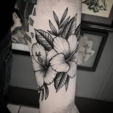 Some Hibiscus Flowers From Today Flower Darkartists Blackwork Sunflower Hibiscus Hibiscustattoo Hibiscus Tattoo Dogwood Flower Tattoos Hawaiian Tattoo