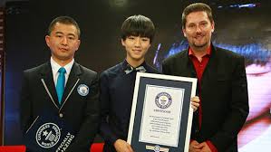 【tfboys 王俊凱】特別的日子裡王俊凱送你一首溫暖的歌《夜空中最亮的星》【karry wang junkai】 若你喜歡視頻，請按右下角的. Tfboys Star Wang Junkai Sets Social Media Record As Millions Repost Weibo Update Guinness World Records