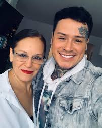 Happy Sunday. Me and my mom are off to a Sunday funday with friends.  Basically, I'm gonna take her to meet all the gays and viejas of weho. Lol