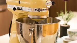 Sie ist aber im vergleich (auch mit der artisan) zu der konkurrenz von bosch oder kenwood relativ günstig. Kitchenaid Vs Kenwood Die Beiden Anbieter Im Vergleich Focus De