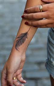 Coole handgelenk tattoo vorlagen rose tattoos. Indian Plume Feather Tattoo Ideas For Women Black Arm Wrist Tat Mybodiart Com Womentattooideas Unterarm Tattoo Frauen Federtattoo Feder Tattoo Handgelenk
