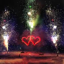 Überraschen sie ihre gäste mit einem fantastischen feuerwerk zum abschluss ihres events! Hochzeitsfeuerwerk 6 Tipps Damit Die Romantische Uberraschung Perfekt Gelingt