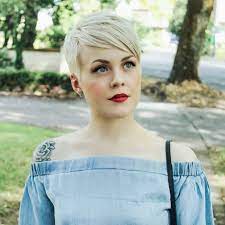 Ce type de coupe met en avant une mèche qui peut se manipuler facilement comme le décalage derrière les oreilles. 1001 Idees De Coupe Courte Femme Moderne Et Stylee